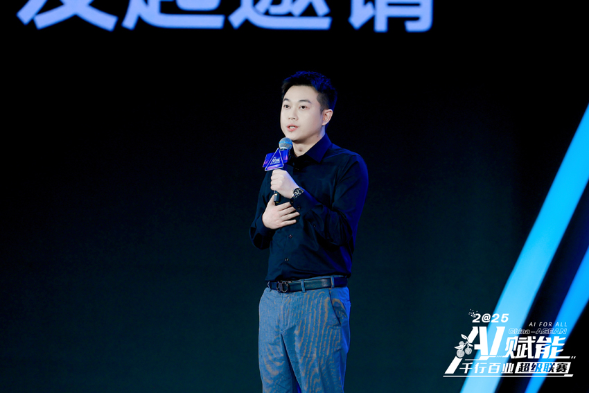 與光同塵聯(lián)合創(chuàng)始人李沐翰現(xiàn)場發(fā)言。主辦方供圖