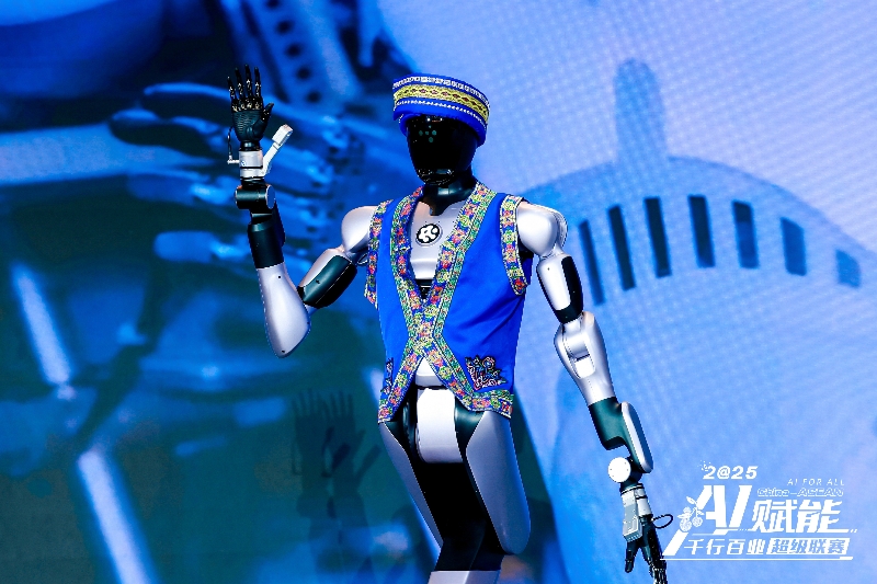 具身智能機(jī)器人“愛寶”亮相。主辦方供圖